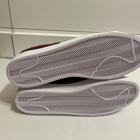 NIB Nike Blazer Low '77 Vintage Shoes Men's 11.5 Black University Red DA6364-002 - Picture 7 of 10